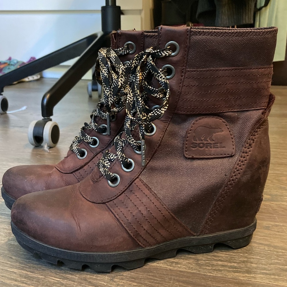 Sorel Lexie leather wedge boots — Cattail color — women's size 8 (39)